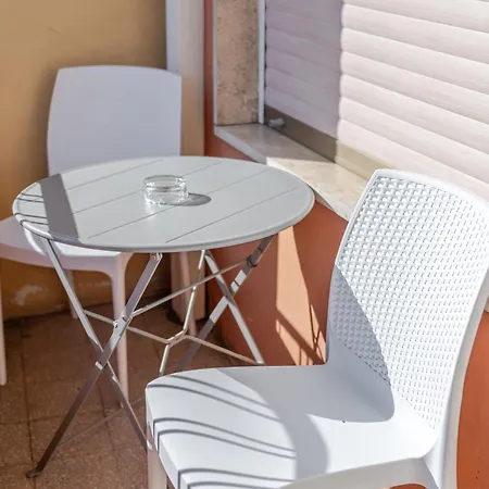 Posta - 3 Stars - Comfortable In 3* ונטימיגליה