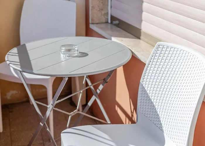 Posta - 3 Stars - Comfortable In 3* Вентимилья